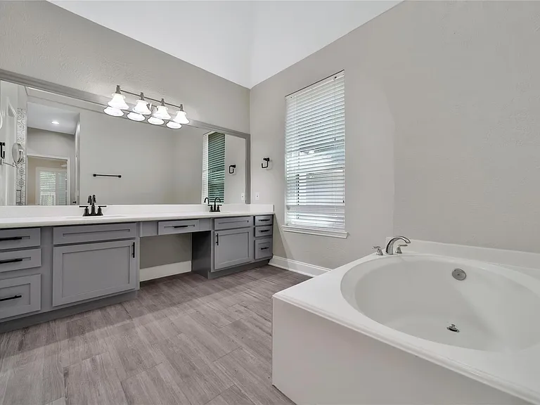 11 Windledge Pl — Photo 21