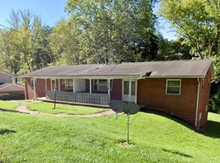 915 Colegate Dr #B, Marietta, OH 45750