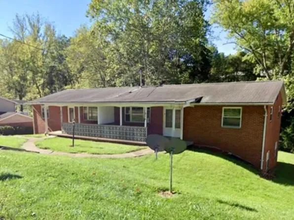 915 Colegate Dr #B, Marietta, OH 45750