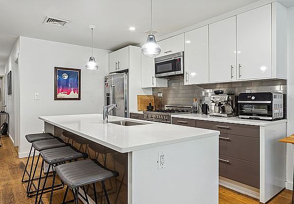3rd image of 136 W 123rd St APT 1