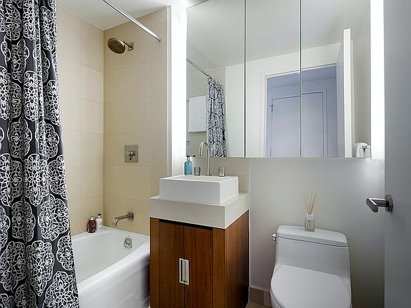 4th image of 450 W 17th St APT 942
