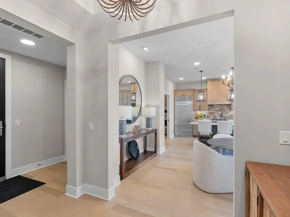 1 Hill Farm Rd Unit 210, North Oaks, MN 55127