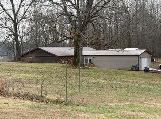 201 S Point Dr, Camden, TN 38320