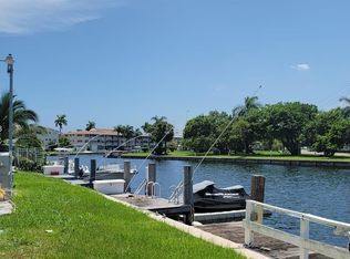 467 Golden Isles Dr APT 306, Hallandale, FL 33009