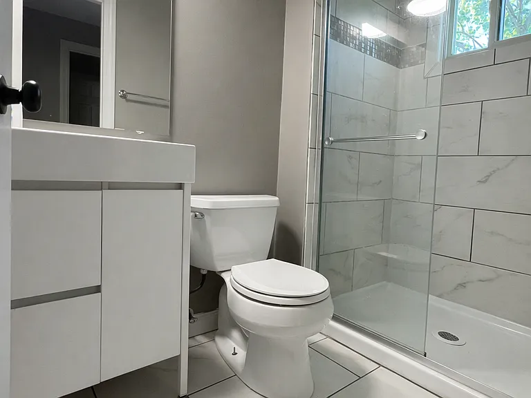 Master Bedroom Full Bathroom