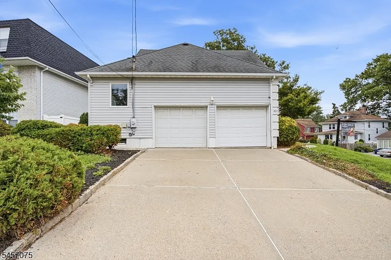 5 bed, 2.5 bath, $6,500 — Photo 4