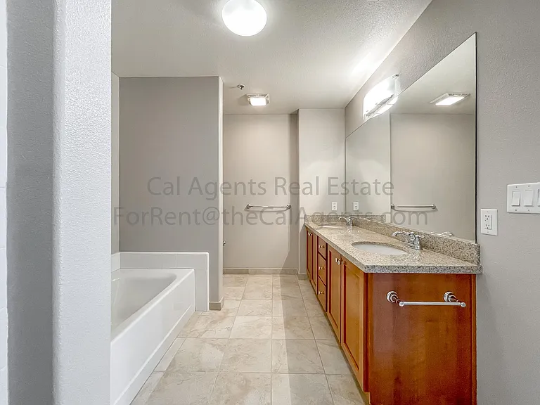 423 7th St #602 — Photo 15