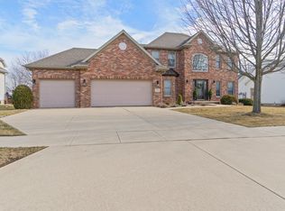 2005 Withers Ln, Bloomington, IL 61704