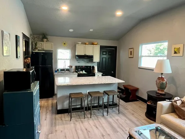 728 1/2 5th St N, Saint Petersburg, FL 33701