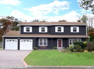 6 Sherry Ln, Selden, NY 11784