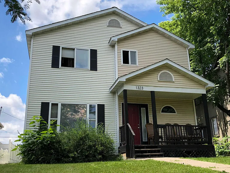 1323 Oliver Ave N — Photo 2