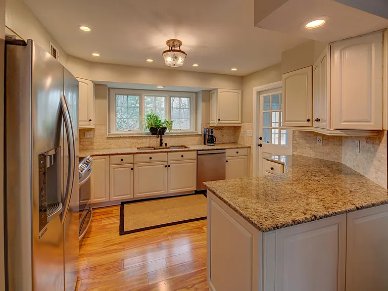 10490 Frontenac Woods Ln — Photo 21