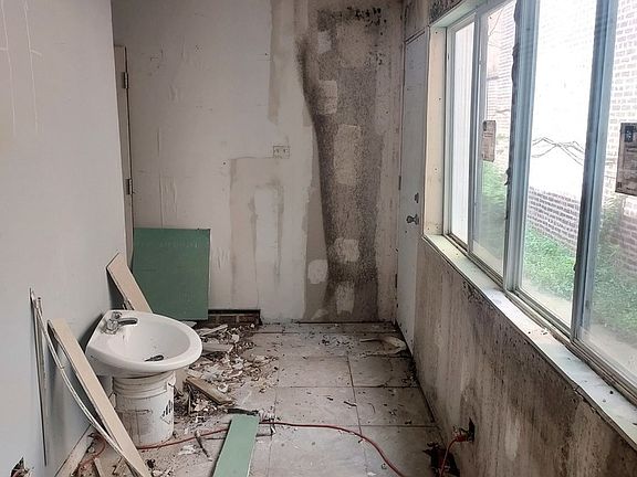 4th image of 7829 S South Shore Dr APT H