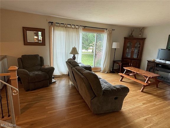 4th image of 1175 N Skyline Dr