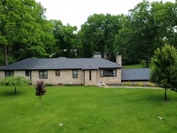 2215 E Covenanter Dr, Bloomington, IN 47401