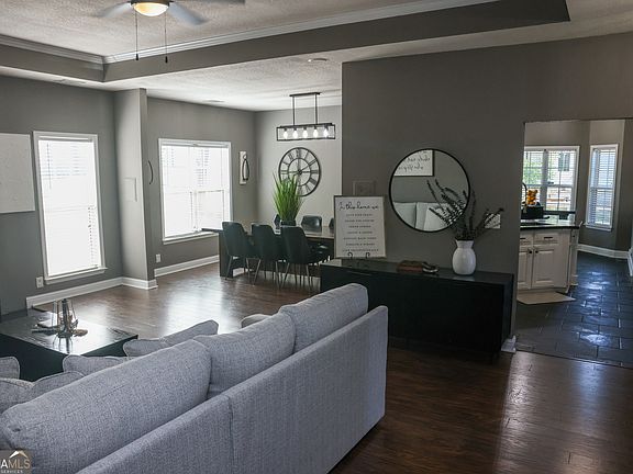 4th image of 302 Appling Way