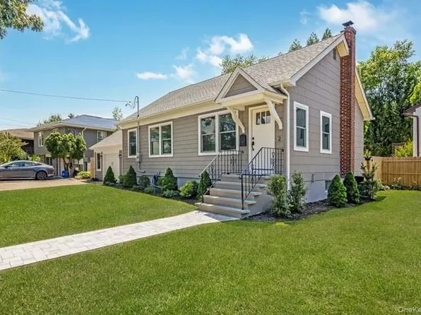 2 Cherry Rd, Bayville, NY 11709