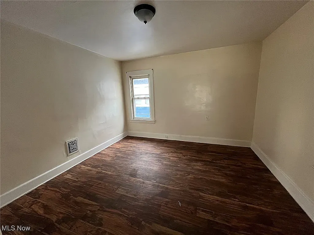 3 bed, 1600 sqft, $1,200 — Photo 3