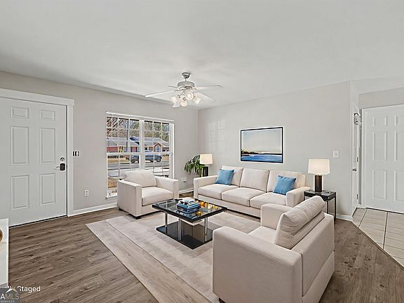 5th image of 33 Hunters Gln NW