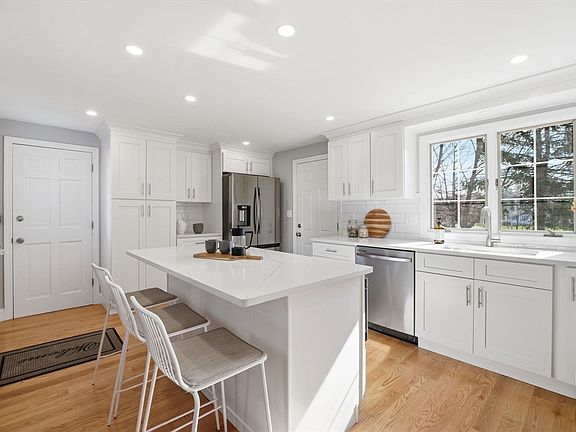 5th image of 58 Maple St