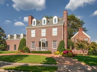 5061 Hill Place Dr, Nashville, TN 37205