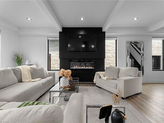 5th image of 14 Willowbrook Dr