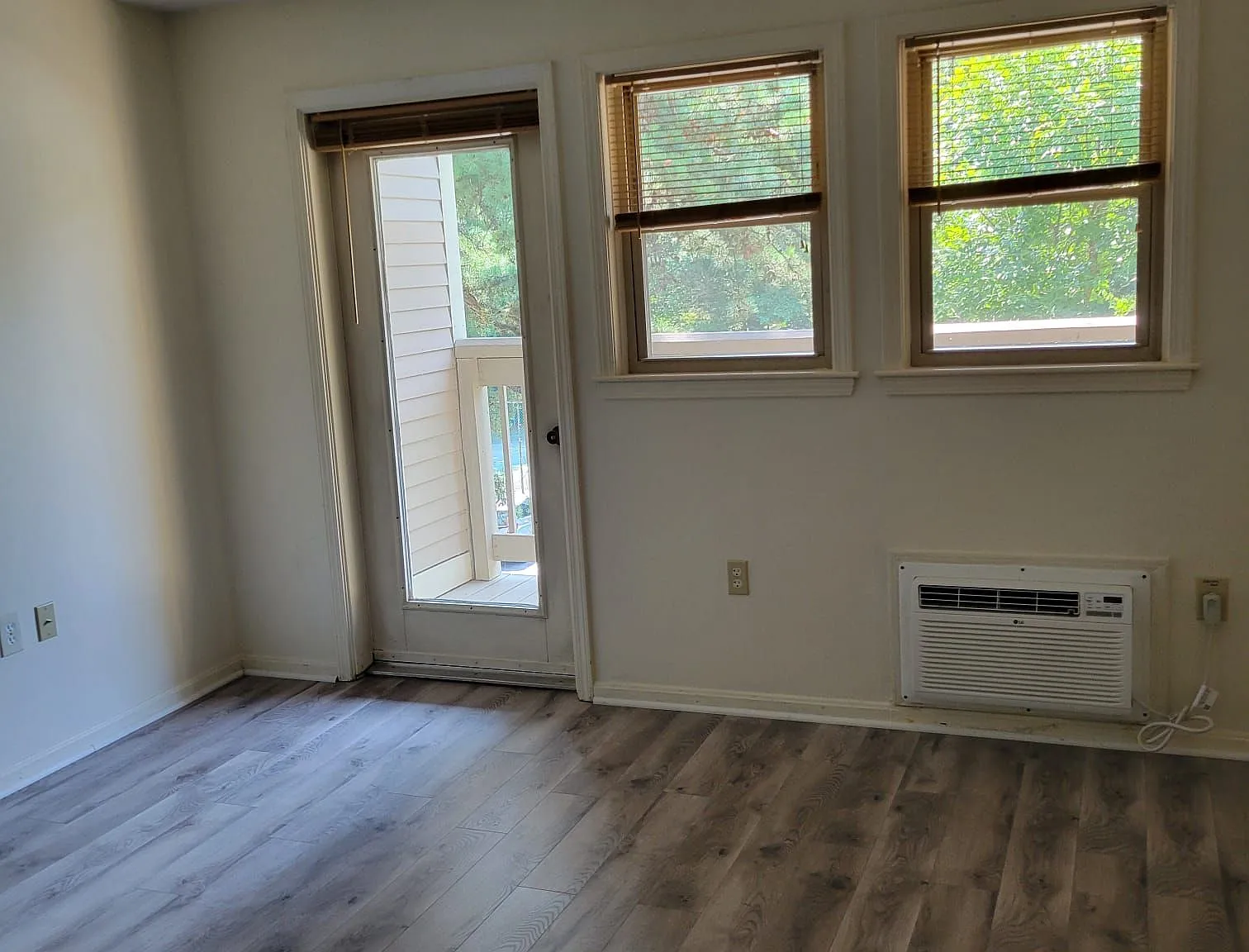 2 bed, 1.0 bath, $1,765 — Photo 2