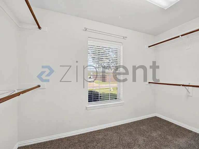 5228 Lake Grove Dr — Photo 11