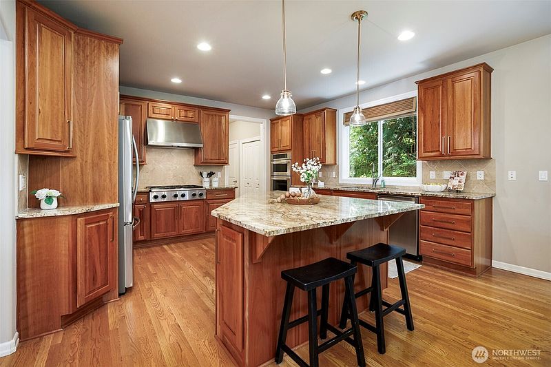 4th image of 13563 NE 202nd Street