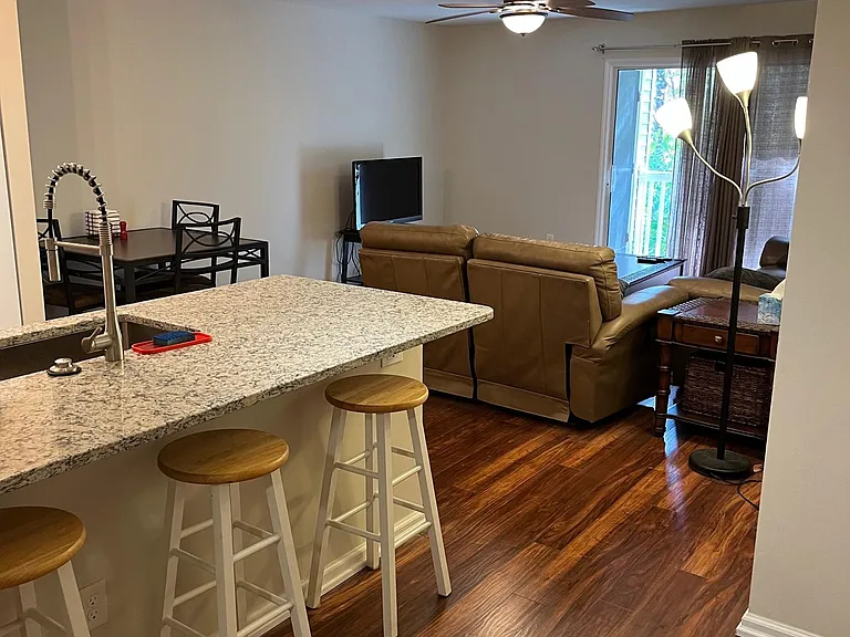 Kitchen - Livingroom