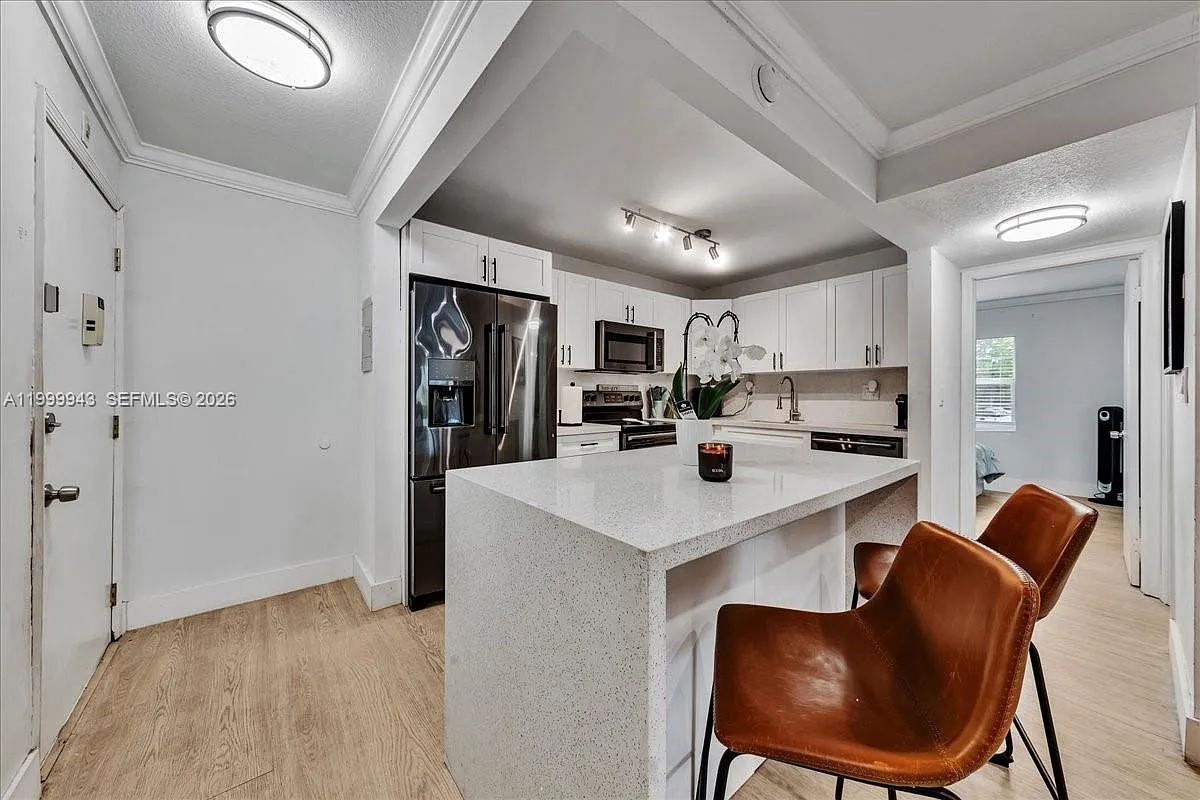 Building Photo - 9225 SW 87th Ave #A12