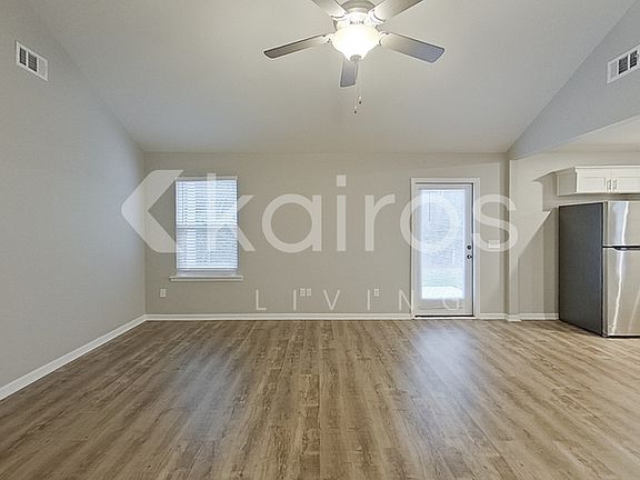 3rd image of 136 Western Red Cedar Dr