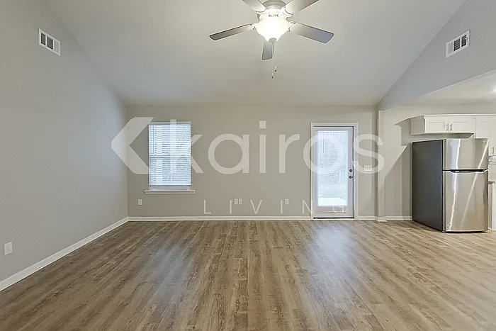 136 Western Red Cedar Dr — Photo 3