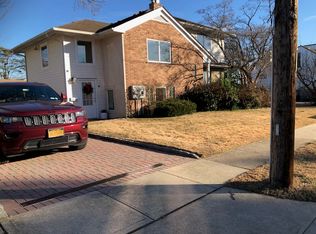 26 Kaywood Rd FLOOR 1, Pt Washington, NY 11050