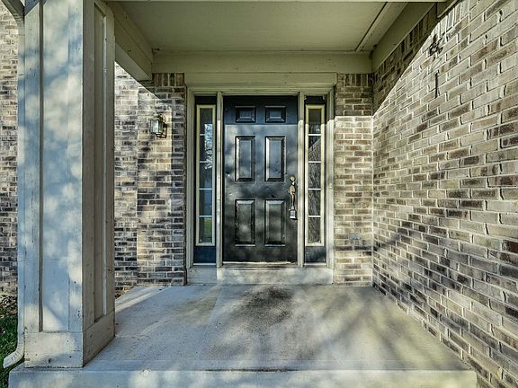 4th image of 2340 Gradison Cir