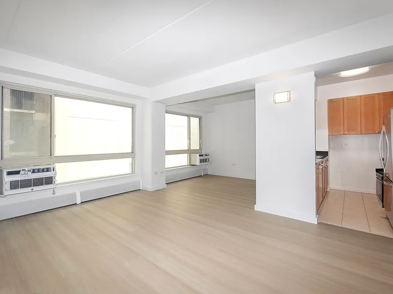 363 W 30th St #901 — Photo 5