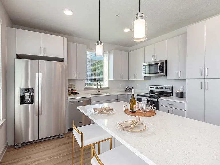 Madison Pointe Apartments — Photo 2