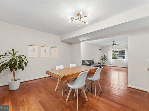 2235 Wheelwright Ct, Reston, VA 20191