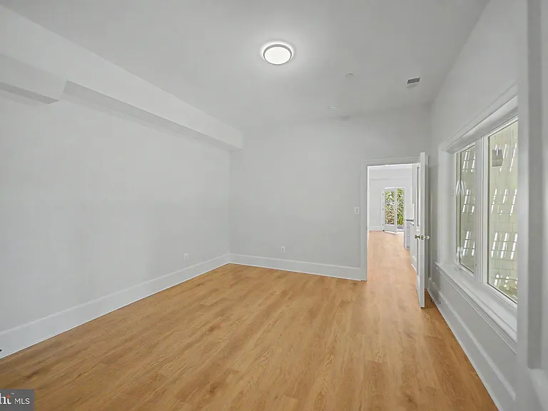 10205 Sorrel Ave — Photo 10