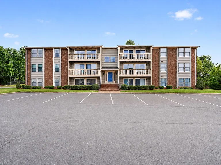 1624 Arlyn Cir #J — Photo 1