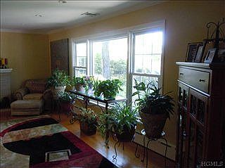 5th image of 9 Frances Dr E