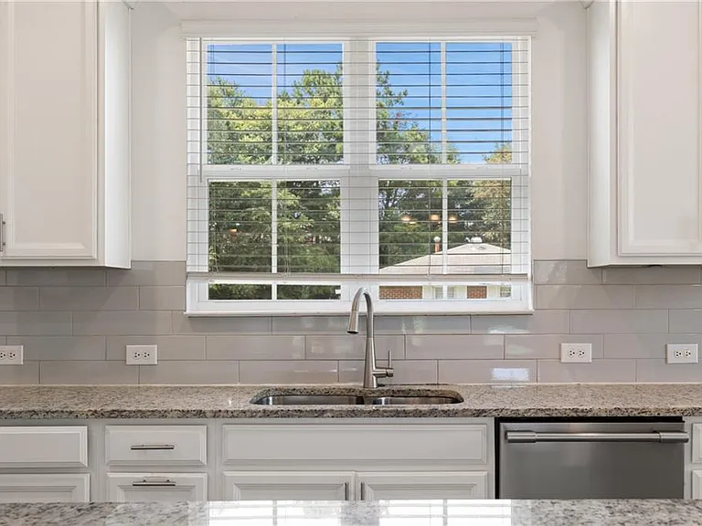 307 Danville Ave — Photo 10