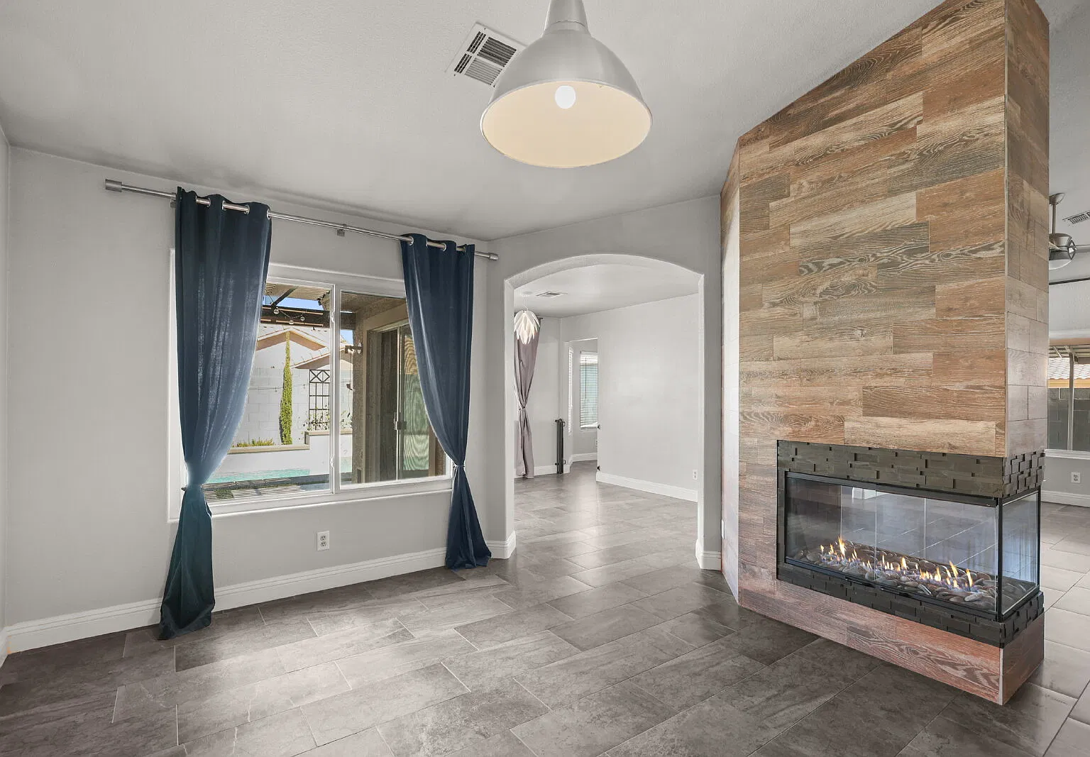 3 bed, 2.0 bath, 1591 sqft, $2,300 — Photo 3