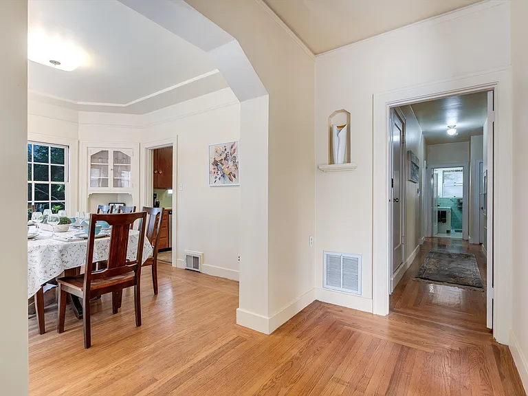 742 Austin Ave — Photo 8