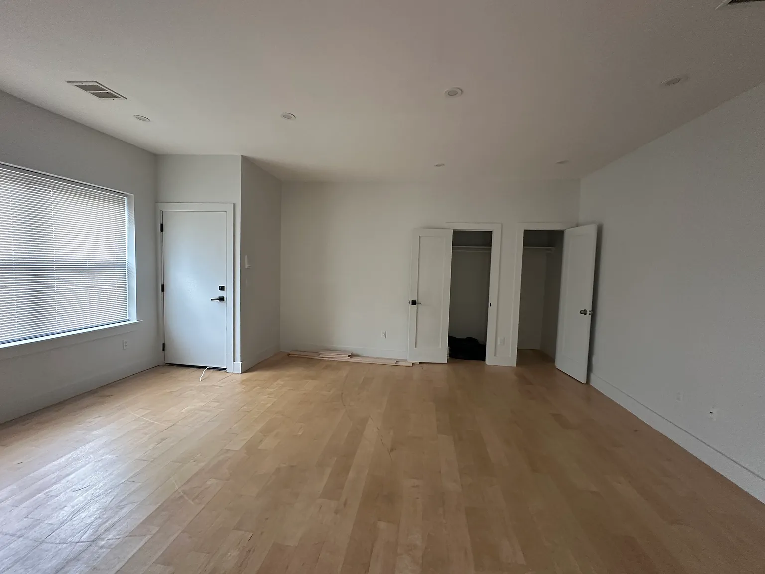 2 bed, 725 sqft, $2,100 — Photo 2