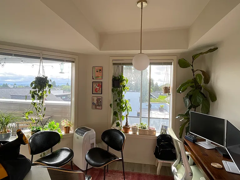 2108 Warren Ave N — Photo 3