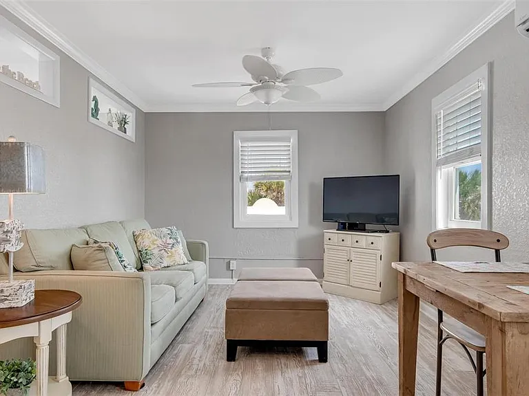 301 S Central Ave #5 — Photo 3