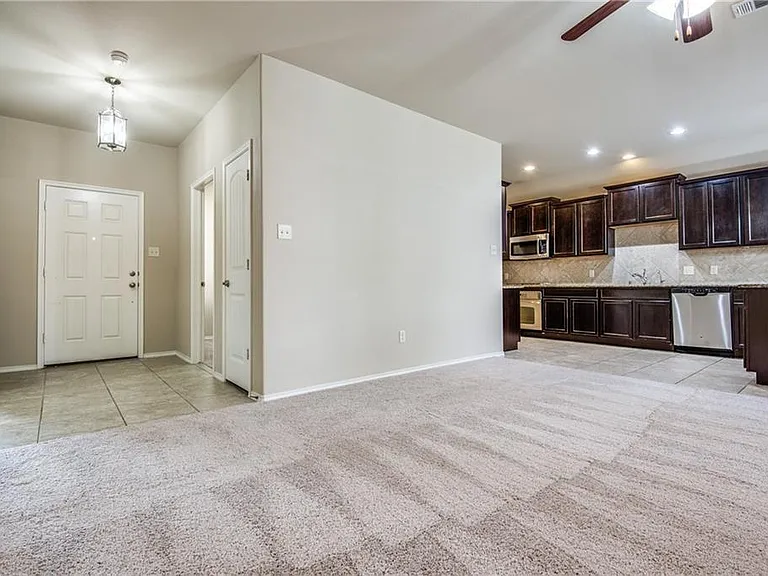 429 Roger Graves Cir — Photo 3