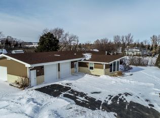 300 27th St N, Mandan, ND 58554