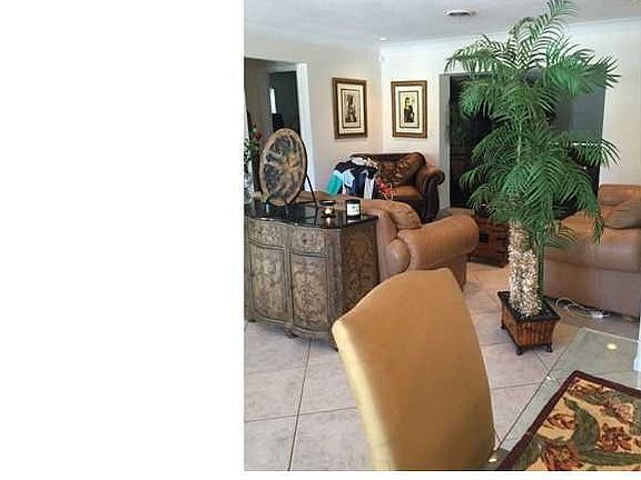 4th image of 2910 NE 39th Ct